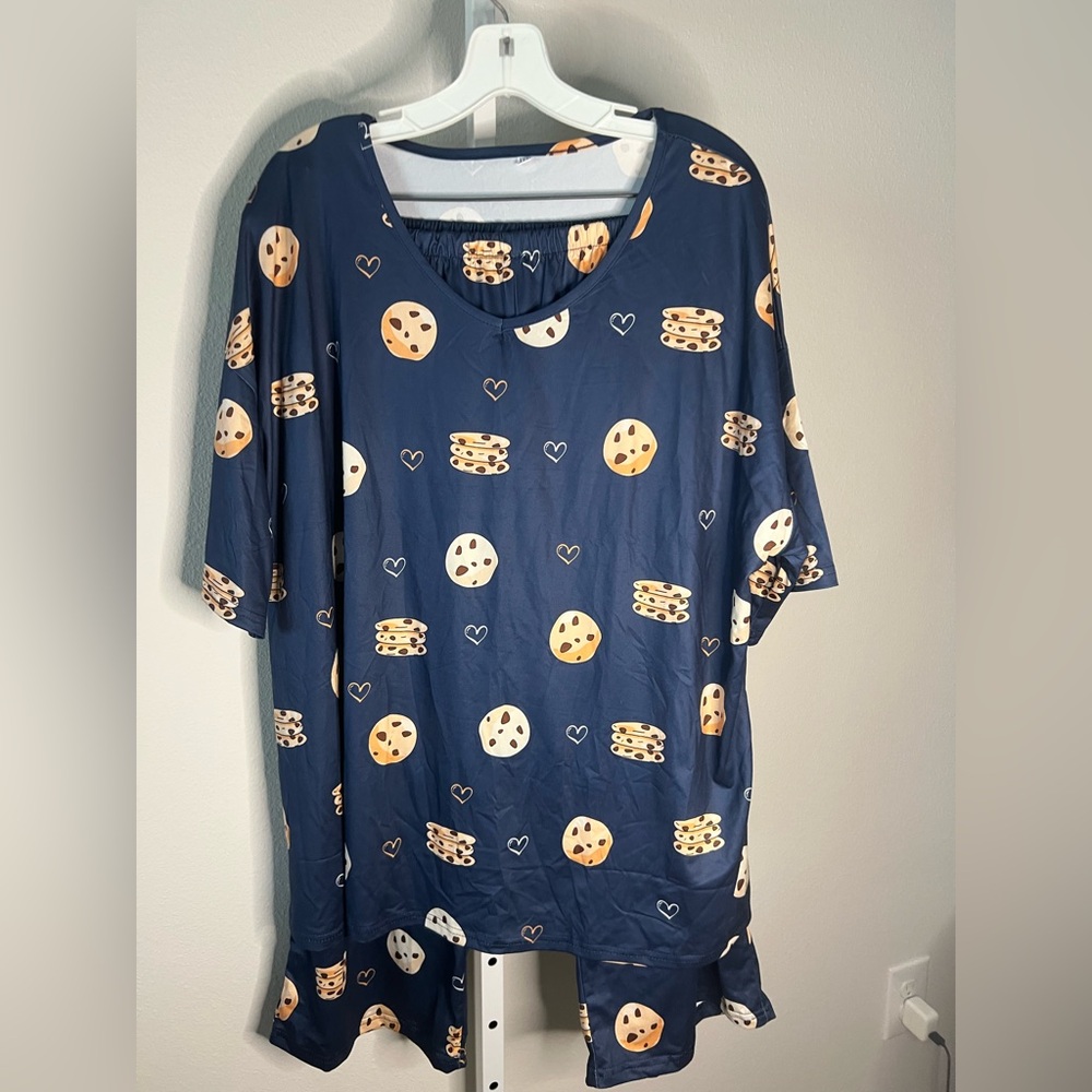 NWOT 2 Piece Capri Pajamas